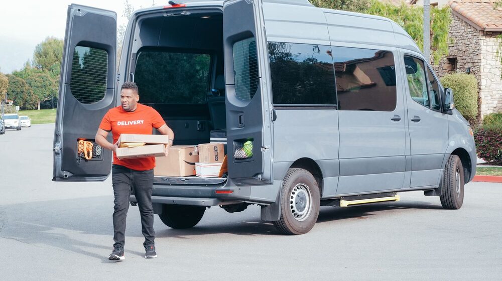 How to Choose a Medical Courier: A Manager's Buyer Guide